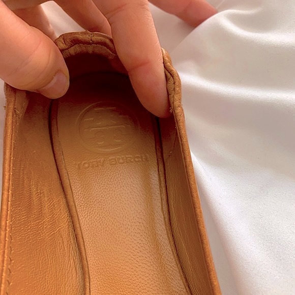 Tory Burch Reva Logo Pebbled Ballerina Flat in Royal Tan, Women’s Size 5. - Picture 5 of 11